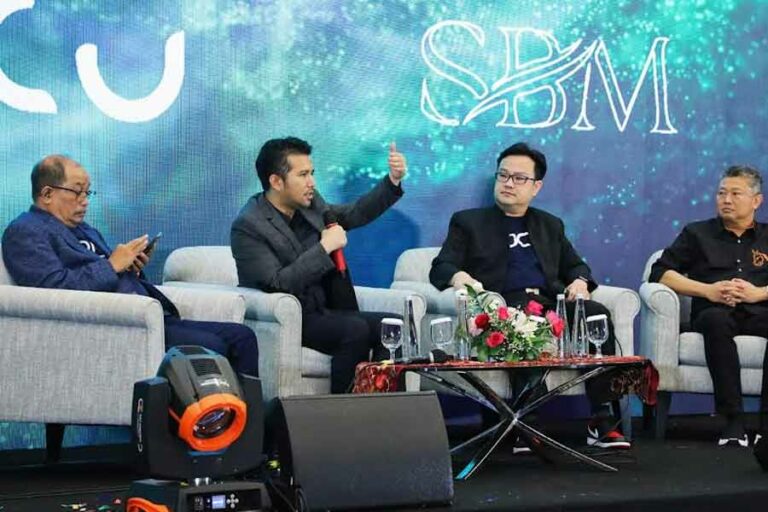 Wagub Emil Dardak Apresiasi Langkah UK Petra Kembangkan Program Doktoral Ilmu Manajemen Wagub Emil Dardak saat menghadiri peluncuran Program S3 Doktoral Ilmu Manajemen UK Petra Surabaya