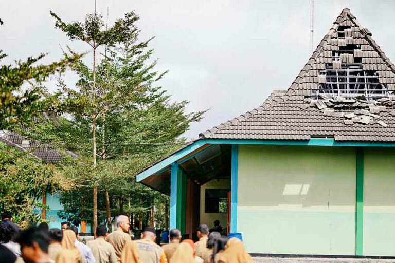 Penanganan Dampak Gempa di Wonogiri, Ganjar Minta Prioritaskan Gedung Sekolah