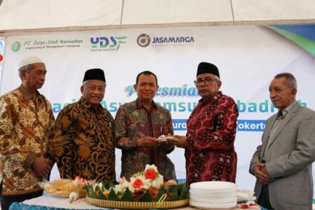 Ketua BWI Mohammad Nuh Resmikan Masjid YDSF di Rest Area 725 A Tol Sumo