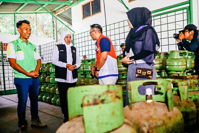 Gubernur Khofifah Ajak Masyarakat Beli LPG 3 kg di Pangkalan Resmi Pertamina