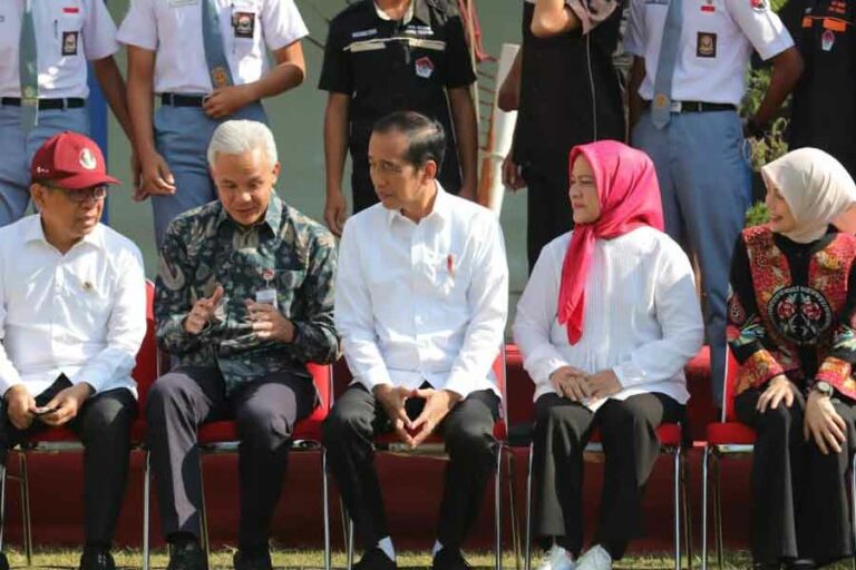 Jokowi Puji SMKN Jateng, Inisiatif Sekolah Gratis untuk Siswa Miskin
