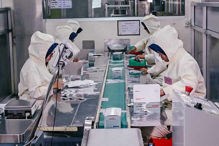 Kontribusi Sosial Phapros, Fokus pada Pengentasan Stunting dan Pemberdayaan UMKM Aktivitas di PT Phapros, perusahaan farmasi Indonesia