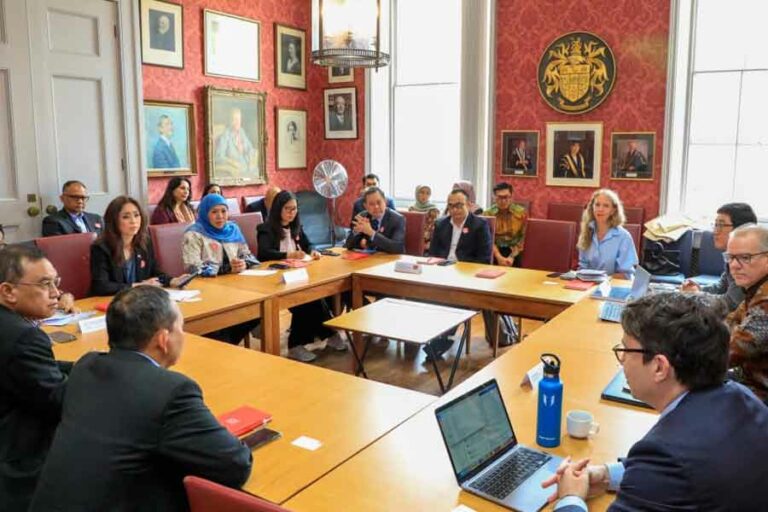 Gubernur Khofifah Diskusikan Rencana Kerjasama Pendidikan dengan King’s College London untuk Jawa Timur