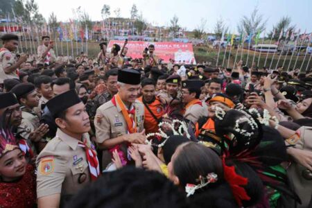 Upacara Hari Pramuka, Anggota Jateng Antusias Salami Ganjar Pranowo