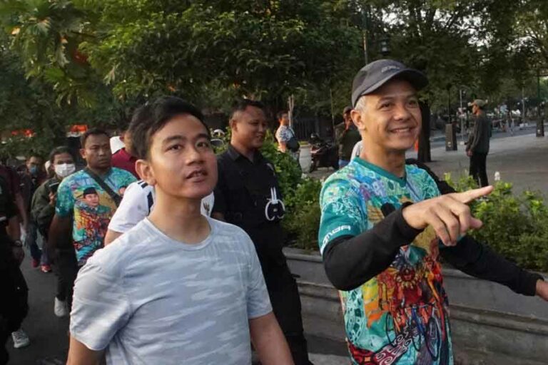 Momen Ganjra Pranowo dan Gibran menikmati pagi sehat di Solo