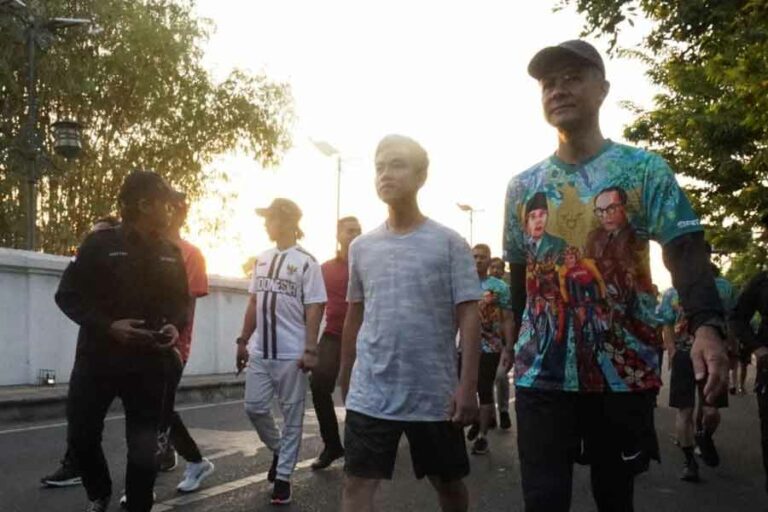 Momen Ganjra Pranowo dan Gibran menikmati pagi sehat di Solo