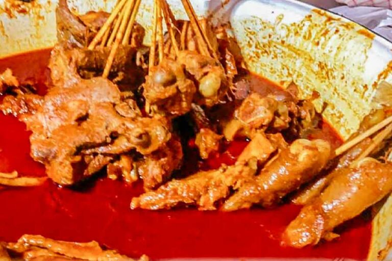 Kuliner Malam Blora di Warung Pak Joko, Nikmatnya Menu Ayam Bumbu Merah dan Kuah Lembarang