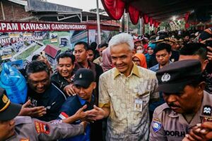 Ganjar Resmikan SPAM Gandrungmangu Cilacap, Solusi Krisis Air di Musim Kemarau Gubernur Ganjar Pranowo saat meresmikan operasional SPAM Gandrungmangu Cilacap