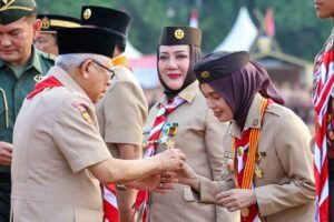 Hari Pramuka ke-62, Atikoh Ganjar Dianugerahi Lencana Karya Bakti