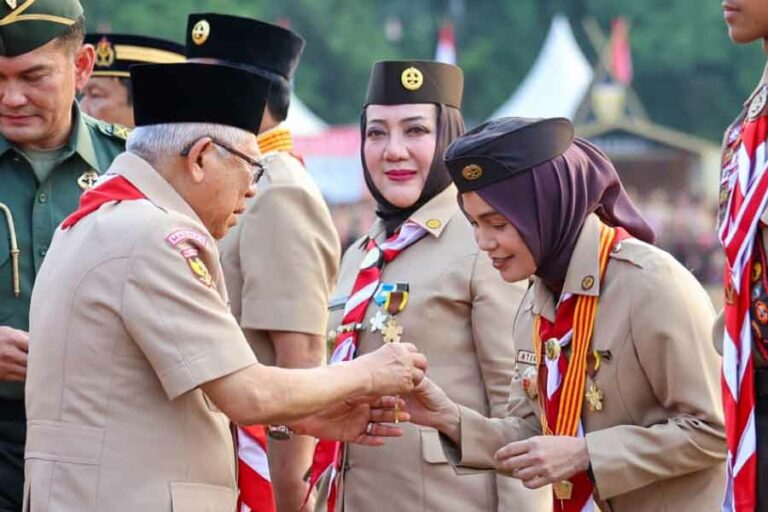 Hari Pramuka ke-62, Atikoh Ganjar Dianugerahi Lencana Karya Bakti