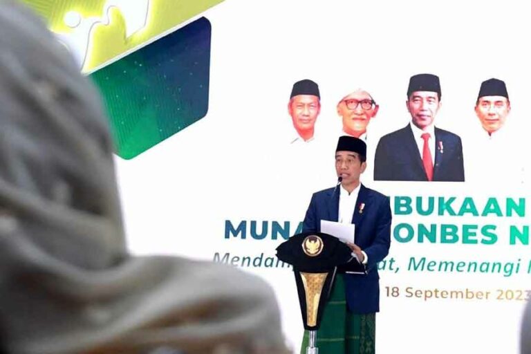 Nahdliyin Muda yang Belajar hingga Luar Negeri bisa Jadi Solusi Kesejahteraan Umat Presiden Jokowi saat membuka Musyawarah Nasional Alim Ulama dan Konferensi Besar Nahdlatul Ulama (NU) 1445 H di Pondok Pesantren Al-Hamid, Jakarta (foto: Dok BPMI Setpres)