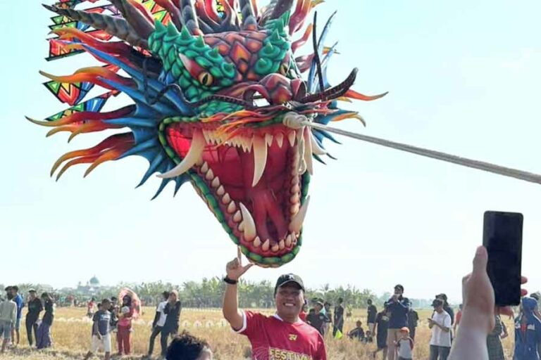 Festival Layang-layang Naga di Lamongan Masuki Gelaran Kedua, Makin Diminati dan Meriah! Layang-layang naga (foto: Dok Dinas PMD Kabupaten Lamongan)