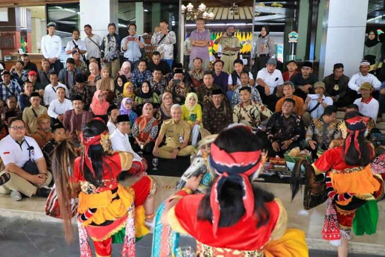 Ganjar Pranowo dapat Apresiasi Petani dan Seniman Jawa Tengah