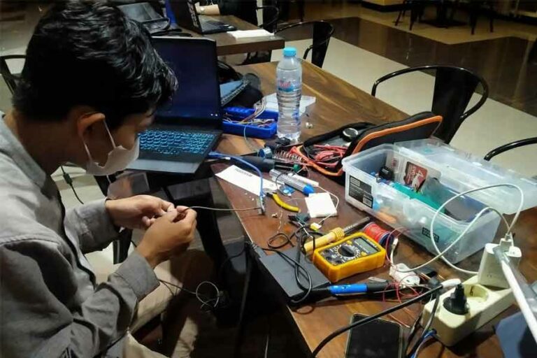 Starstec: Gelang Pendeteksi Stres untuk Atlet E-Sport dari Mahasiswa Unair