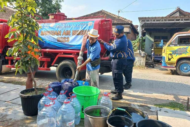 Nojorono Kudus Berikan Bantuan Air Bersih untuk Masyarakat Terdampak Kekeringan