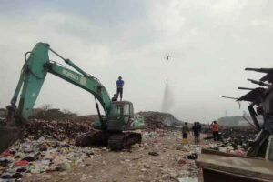 TPA Randegan Mojokerto Padam, Tim Gabungan Tetap Siaga (foto: dok kominfo jatim)