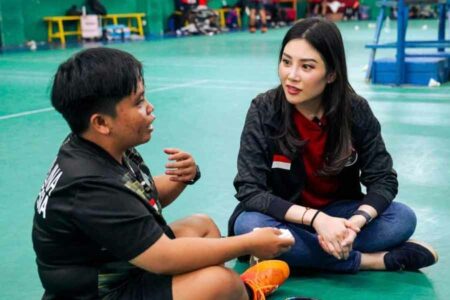 Angela Tanoesoedibjo: Indonesia Targetkan 20 Emas di Asian Para Games 2023 Wamenparekraf Angela Tanoesoedibjo saat berkunjung ke Pelatnas Asian Para Games (foto: Dok Kemenparekraf)