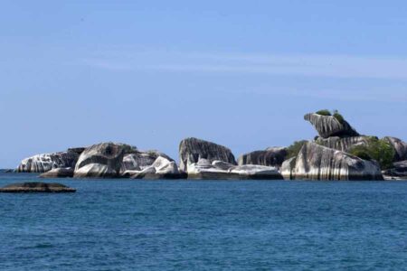 Pantai Tanjung Kelayang, Destinasi Wisata Mengagumkan di Lepas Pantai Timur Sumatera (foto: Dok Setkab RI)