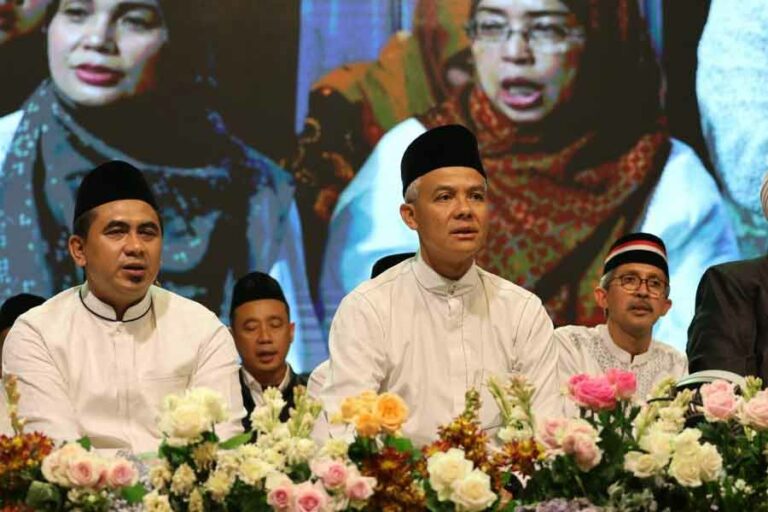 Hadir dalam Jateng Bersholawat di Batang, Ganjar Pranowo Pamitan pada Warga