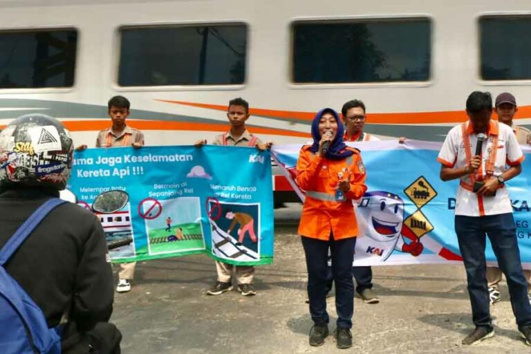 Generasi Muda Harus Berperan Aktif dalam Meningkatkan Keselamatan di Perlintasan Kereta