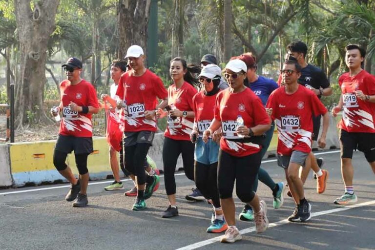 Ganjar Nikmati Lari Pagi di Kawasan Ancol Bareng Kagama
