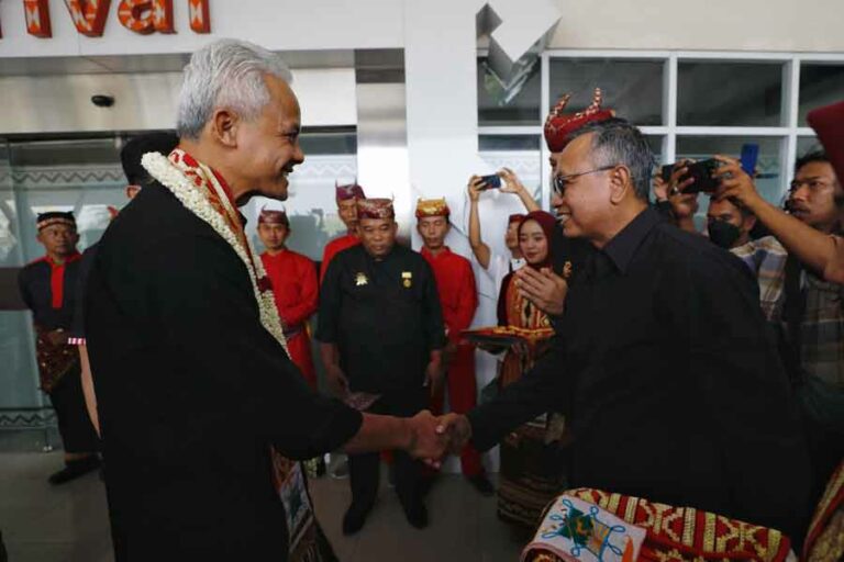 Kunjungan ke Lampung, Ganjar Pranowo Diterima Hangat oleh Sultan Sekala Brak