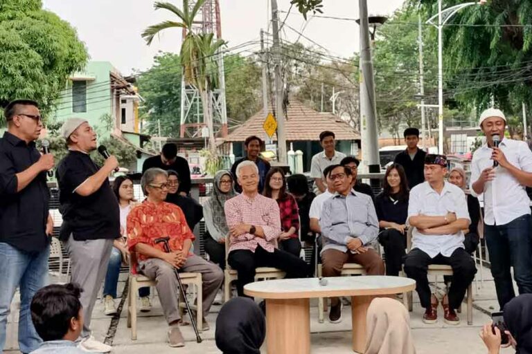 Ganjar Pranowo dan Mahfud MD Sapa Gen Z dengan Ngopi Bareng di M Bloc