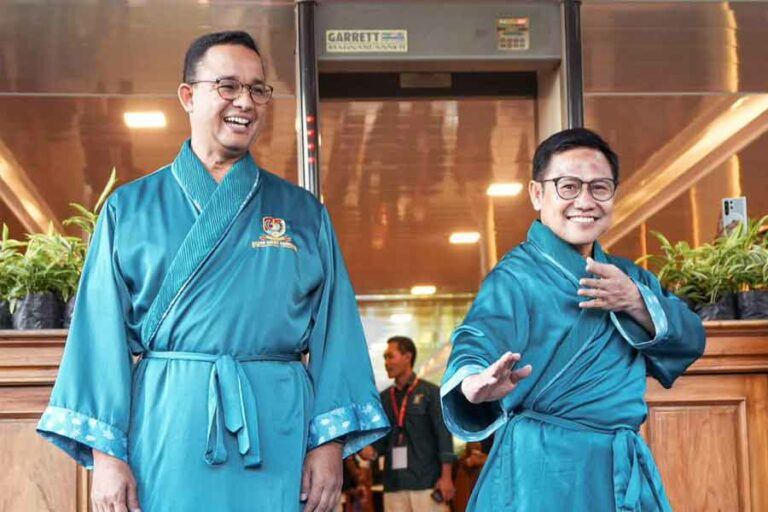 Anies Baswedan Apresiasi Proses Pemeriksaan Kesehatan di RSPAD Gatot Soebroto Pasangan Anies Baswedan-Muhaimin Iskandar saat melakukan pemeriksaan kesehatan di RSPAD Gatot Soebroto (foto: facebook@aniesbaswedan)