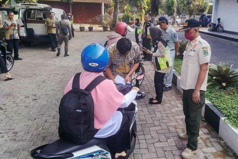 Demi Target PAD, Gadis Pantura Lakukan Jemput Bola (foto: kominfo banjarnegara)