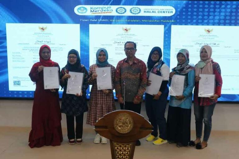 Pusat Halal Unair Berikan 1974 Sertifikat Halal Gratis untuk UMKM
