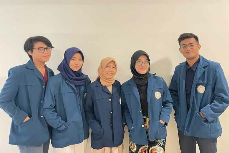 Tim PKM UNAIR Jawab Masalah Kelangkaan Spring-loaded Silo di Indonesia