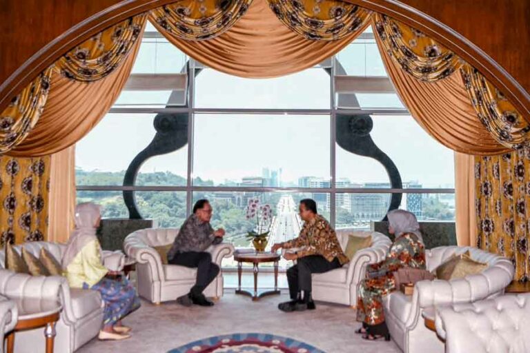 Bertemu Anwar Ibrahim, Anies Baswedan: Pertemuan yang Hangat dan Inspiratif