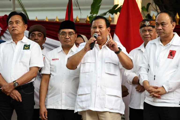 Terima Dukungan Projo, Prabowo Subianto: Saya Sepenuh Hati Sama Pak Jokowi, Tidak Setengah Hati! Prabowo Subianto berpidato usai menerima dukungan dari Projo