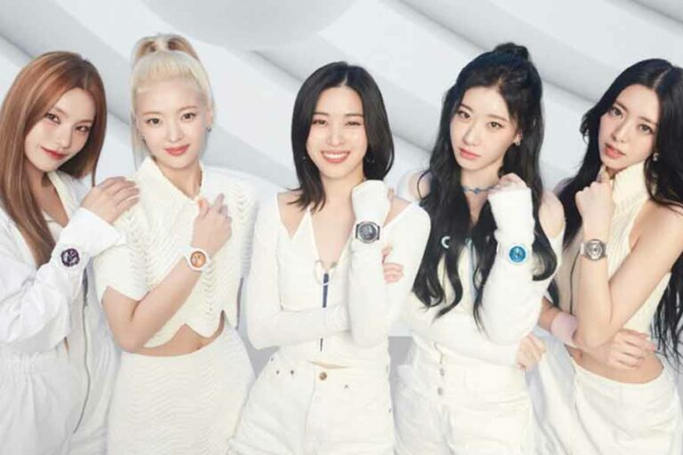 Casio Rilis Jam Tangan G-SHOCK Terbaru dengan Dial Metalik Grup penyanyi Korea Selatan ITZY mengenakan lima model jam tangan G-SHOCK Seasonal Collection 2023