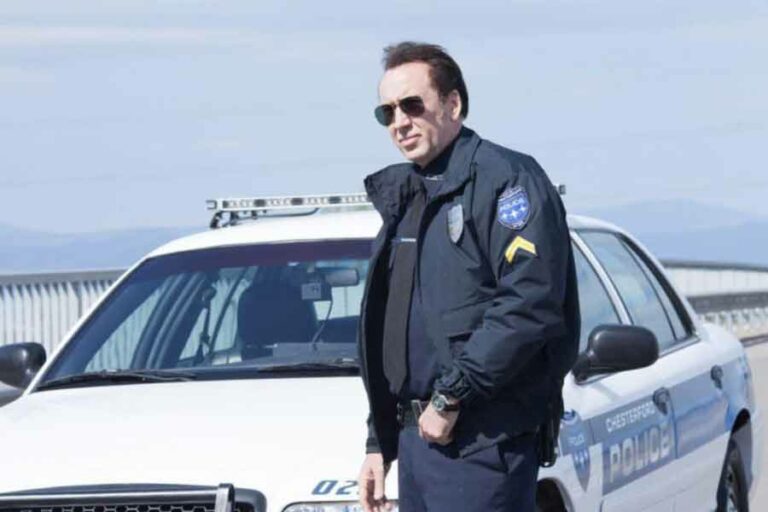 Sinopsis 211 (2018), Film Laga tentang Polisi yang Hadapi Perampokan Bank Bersenjata Gaya Nicolas Cage sebagai Mike Chandler di film 211 (2018)
