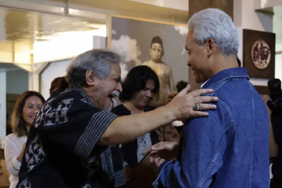Slamet Rahardjo tertawa lepas bersama Ganjar Pranowo