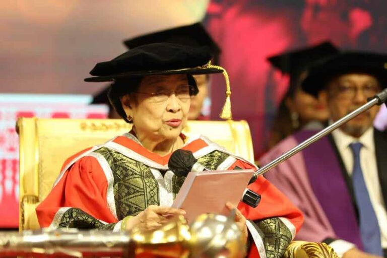 Berikan Teladan Nyata, Megawati Raih Gelar Doktor Kehormatan dari UTAN Malaysia Megawati Soekarnoputri