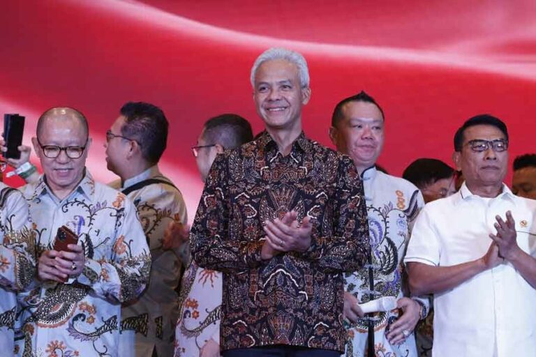 Bertemu Ganjar Pranowo dalam HUT ke-25 PSMTI, Tokoh Tionghoa: Selamat Datang Capres Tercinta Ganjar Pranowo menghadiri puncak perayaan HUT ke-25 PSMTI di Taman Mini Indonesia Indah