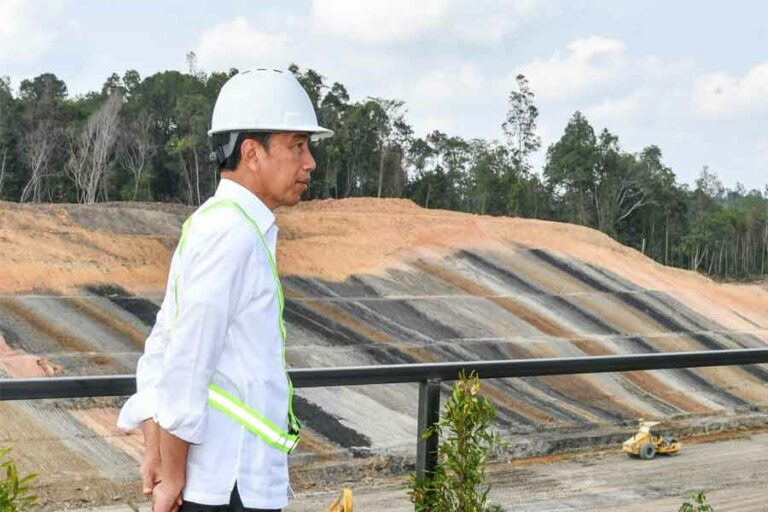 Target Selesai 2024, Presiden Jokowi Tinjau Pembangunan Jalan Tol Balikpapan-IKN