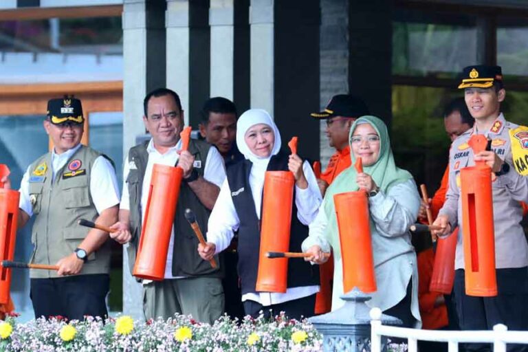 Gubernur Khofifah Pimpin Apel Siaga Bencana Hidrometeorologi di Kota Batu