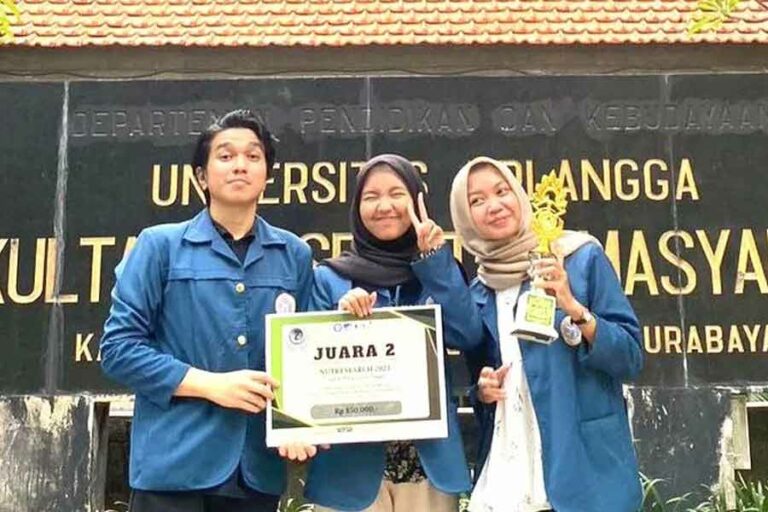 Mahasiswa Sistem Informasi UNAIR Raih Juara 2 Infografis Nutri-Be dengan Aplikasi Nutrimate Fikri Maulana Aziz, Fahira Firdausi, dan Visa Asmara