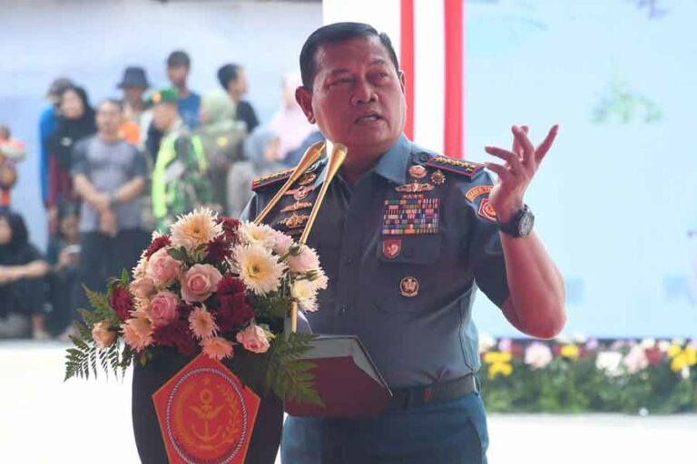 Panglima TNI Yudo Margono Resmikan Monumen Pesawat Hawk MK 209-TT0229 Panglima TNI, Laksamana TNI Yudo Margono