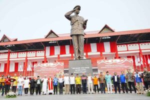 Usai Peresmian Monumen Jenderal Polisi Hoegeng, Kapolri dan Panglima TNI Deklarasi Pemilu Damai Monumen Jenderal Polisi Hoegeng Iman Santoso di Pekalongan.