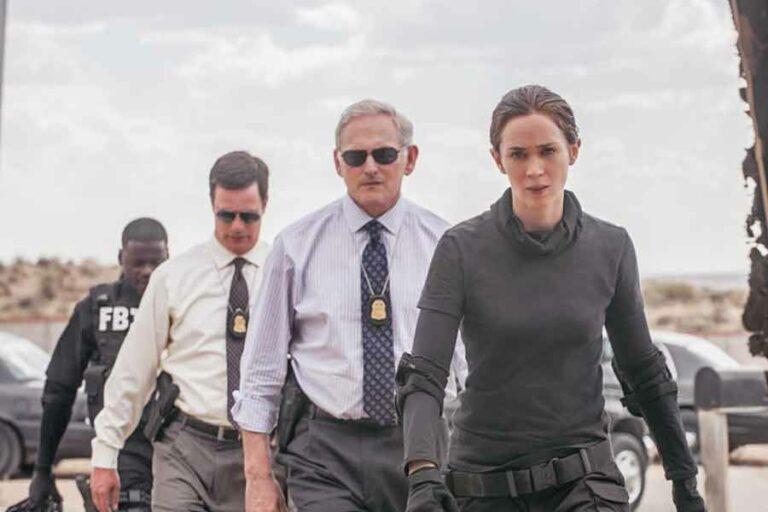 Sinopsis Sicario (2015), Pertarungan Agen FBI dan Kartel Narkoba di Perbatasan Meksiko Victor Garber, Hank Rogerson, Emily Blunt, dan Daniel Kaluuya dalam Sicario (2015)