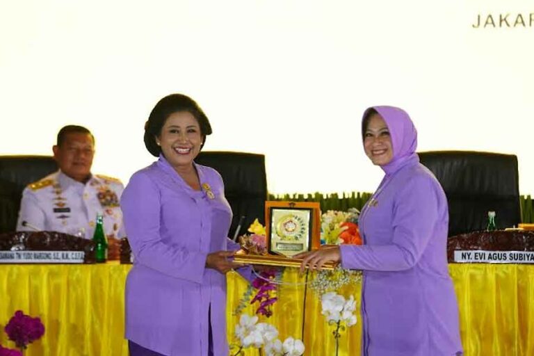 Evi Agus Subiyanto Resmi Pimpin IKKT PWA dan DP Gantikan Vero Yudo Margono