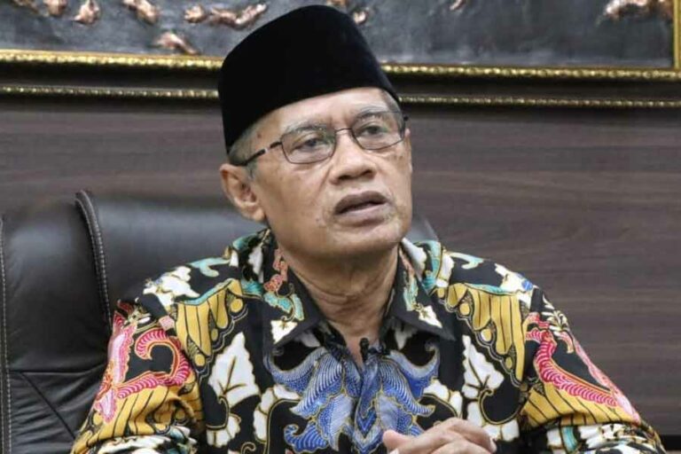 Haedar Nashir Ingatkan Capres Agar Buka Telinga untuk Dengar Suara Umat Islam Ketua Umum Pimpinan Pusat (PP) Muhammadiyah Haedar Nashir