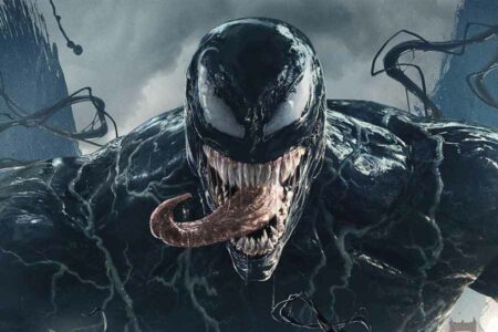Sinopsis Venom (2018), Saat Jurnalis Investigasi Ditumpangi Alien Super Poster film Venom (2018)