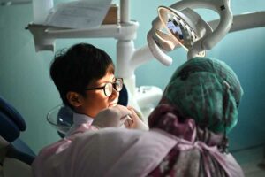 Perawatan Gigi Gratis Kembali Hadir di Surabaya untuk Bulan Kesehatan Gigi Nasional 2023