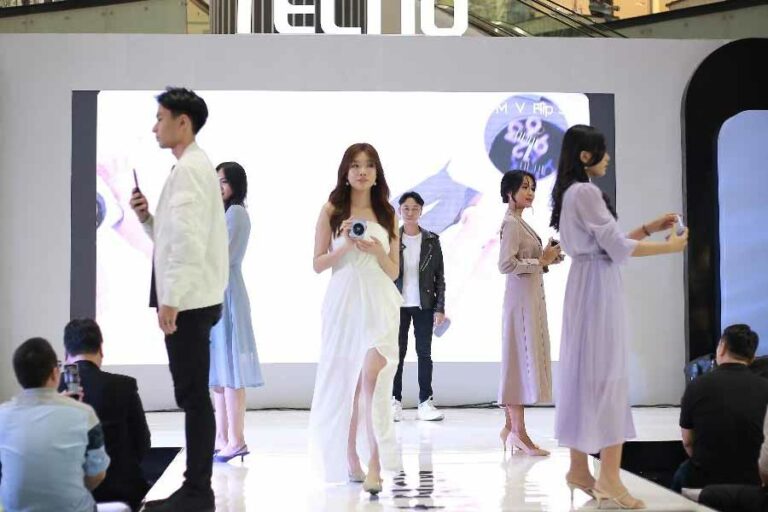 Phantom V Flip 5G, Smartphone Flagship Premium Terbaru Tecno
