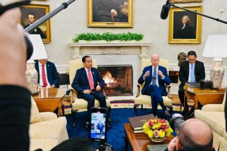 Presiden Jokowi Bertemu dengan Joe Biden untuk Bahas Kemitraan Strategis Presiden Jokowi saat bertemu Presiden AS Joe Biden di Gedung Putih, Washington DC, Amerika Serikat (foto: Dok BPMI Setpres)